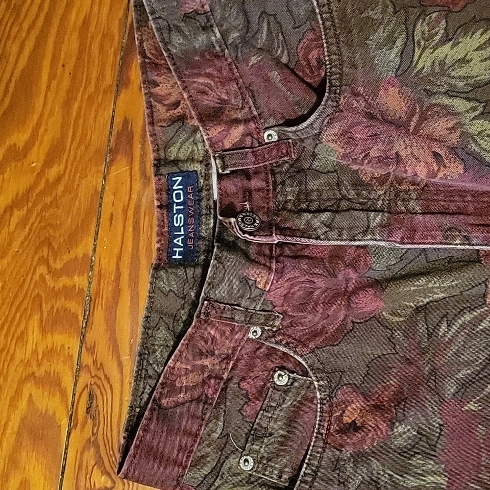 Vintage Floral Cropped Mom Jeans - Picture 3 of 5
